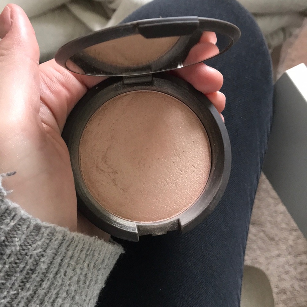 Becca shimmering skin perfector highlight opal